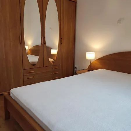 Pod Sosnami Apartman *